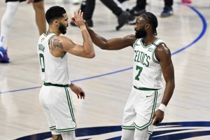 足球博彩-绿军晒队史单场50分球员榜：塔图姆7次最多 布朗2次 队史共10人