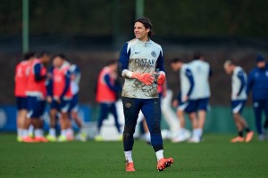 足球投注平台-斯基拉：国米向索默提议续约当替补，但球员仍认为自己是首发