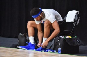 足球投注平台-西蒙斯消极训练被里弗斯赶走 揭幕战遭队内禁赛