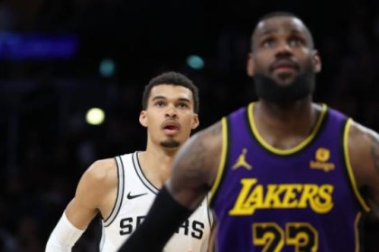 詹皇归来破局！湖人新五虎渐入佳境：完全体6胜0负