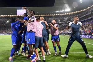 足球投注平台-法国终结拉美5连冠，亨利用德尚的方式击败阿根廷